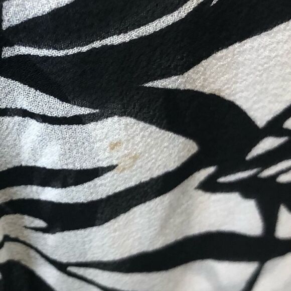 White House Black Market black white mini dress. - Picture 5 of 12